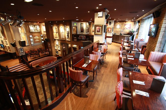 Hard Rock Cafe Manchester with Set Menu for Lunch or Dinner - Who Will Enjoy This Experience Most?