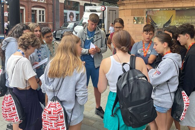 Harry Potter City Escape Tour in London - The guide makes the game work