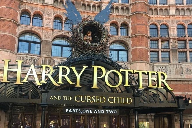 Harry Potter Filming Locations: Private Black Cab Tour in London - Cecil Court and the Diagon Alley atmosphere