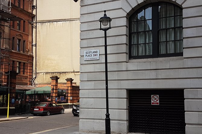Harry Potter London Sights and Film Locations - Private Tour - King’s Cross and the Platform 9¾ trap