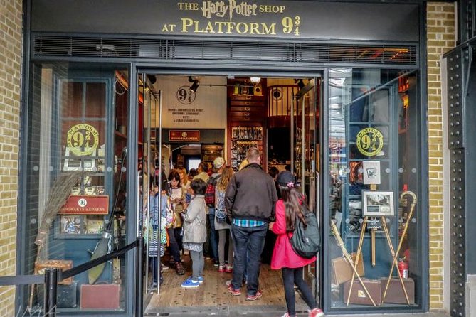 Harry Potter London Sights and Film Locations - Private Tour - London Bridge and the final stretch