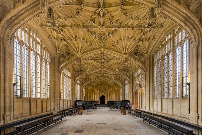 Harry Potter Walking Tour of Oxford Including New College - New College: the tour’s essential stop