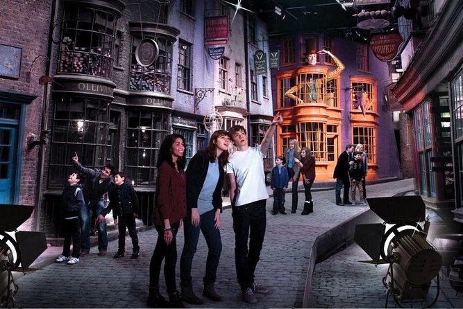 Harry Potter Warner Bros. Studio Tour with Transport from London - Green-screen broomsticks and special effects