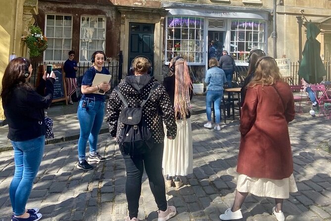 Headphoned Tour: Discover Bath & Bridgerton with Music - What the guides add to the experience