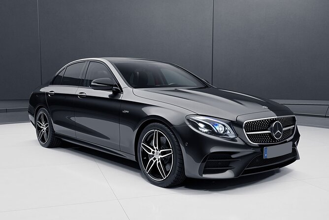 Heathrow Airport to Birmingham private taxi transfers - Choosing the Right Vehicle and Handling Luggage