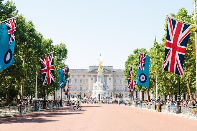 Highlights of Royal London Bike Tour including Hyde Park - Trafalgar Square and Nelson’s Column