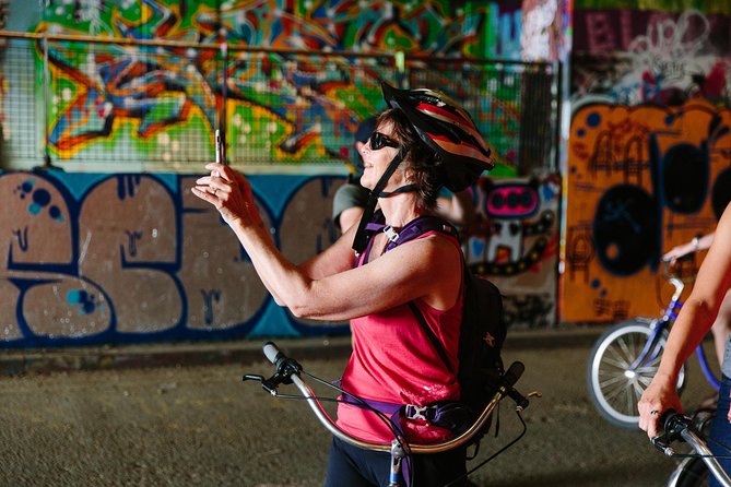Highlights of Royal London Bike Tour with River Cruise Package - Starting in Southwark and getting your bearings