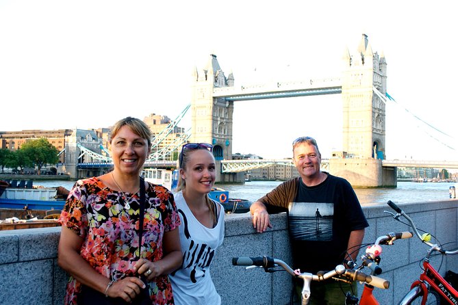 Highlights of Royal London Bike Tour with River Cruise Package - The pub break and why it improves the evening