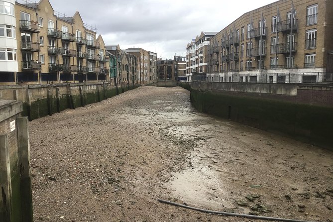 Historic walk of East Londons Wapping Docks and its famous Pubs - Why Wapping makes a fine alternative to central London