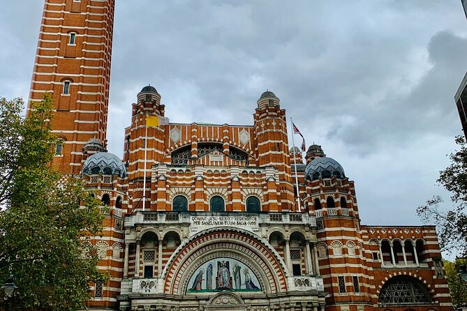 Historical City of London Private Sightseeing Day Tour - Harrods brings a royal shopping break