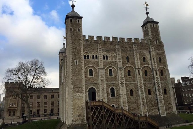 Historical City of London Private Sightseeing Day Tour - Trafalgar Square, Big Ben, and Parliament Square