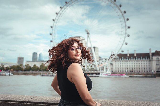 Iconic London Portraits Tour with Expert Local Photographer - Red Telephone Boxes and Everyday London Streets