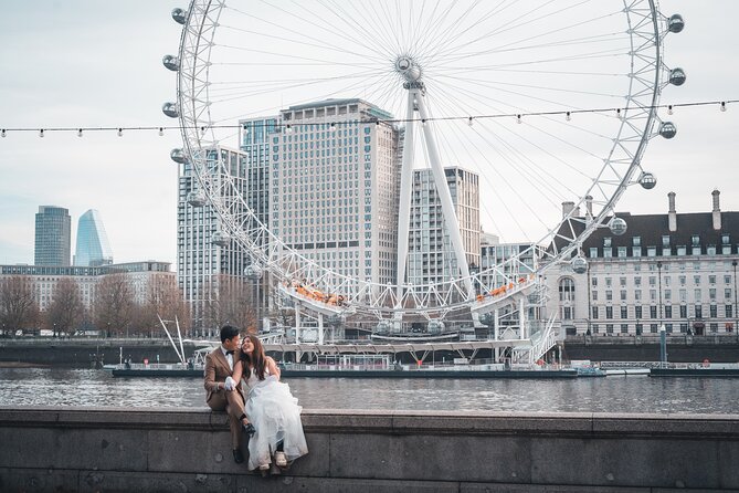 Iconic London Portraits Tour with Expert Local Photographer - How the Posing Help Works