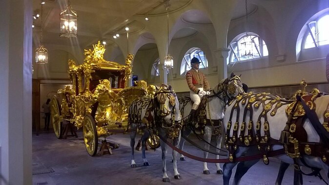 Inside Buckingham Palace State Rooms & Royal London Walking Tour - Green Park and Clarence House