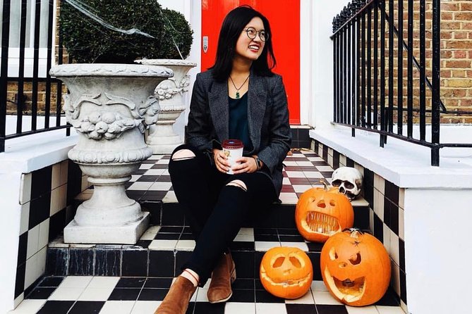 Instagrammable photos in Notting Hill - Finding Notting Hill’s colorful doors