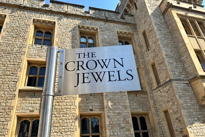 Kid-Friendly Private Tower of London Tour with Blue Badge Guide - The Green Tower and the Tower’s Darker Stories