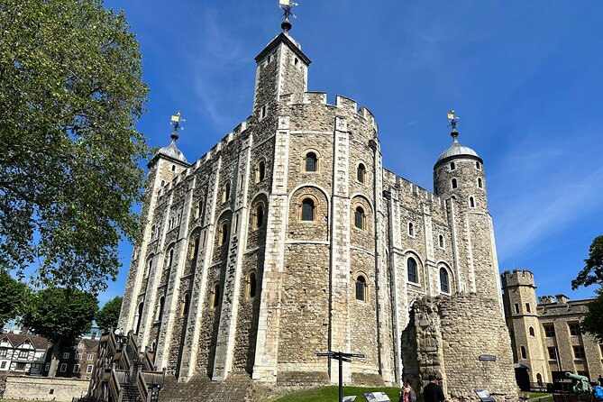 Kid-Friendly Private Tower of London Tour with Blue Badge Guide - The Medieval Palace and Royal Life