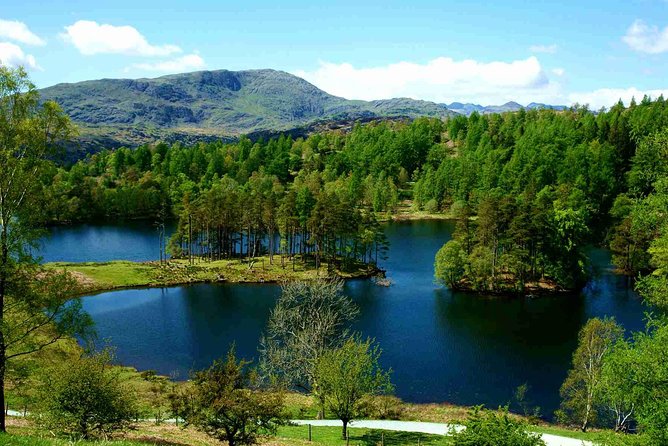 Lakes & mountains, spectacular scenery with an easy short walk - Coniston village and Yewdale’s film connections
