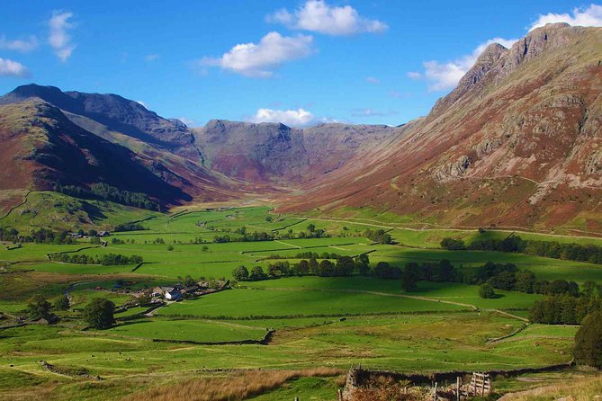 Lakes & mountains, spectacular scenery with an easy short walk - Langdale Pikes and the glacial shape of Great Langdale