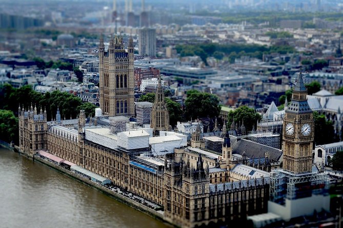 Layover Tour of London from LHR Executive Luxurious Vehicle Private Tour 6 hour - Trafalgar Square and a possible pub meal