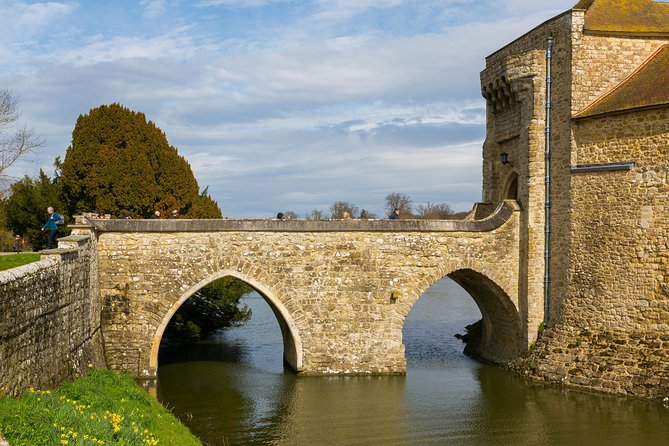 Leeds Castle, Cliffs of Dover and Canterbury Day Trip from London with Guided Cathedral Tour - Why the guide matters so much
