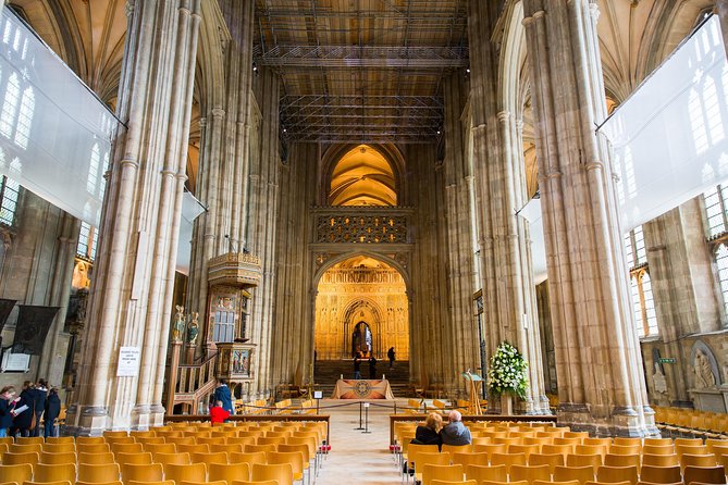 Leeds Castle, Cliffs of Dover and Canterbury Day Trip from London with Guided Cathedral Tour - Comfort, group size, and the pace of the day