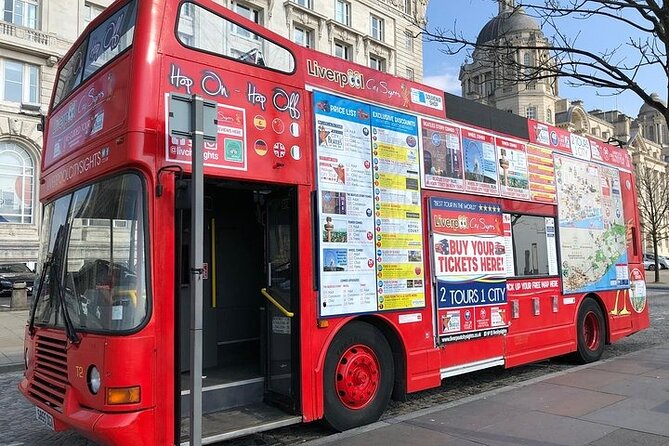 Liverpool: "Blue Route" - City & Beatles Tour - Penny Lane: a brief stop with a big name