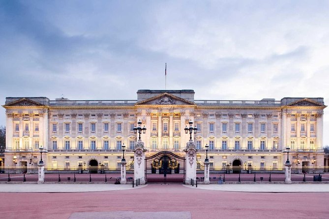 London 30 Top Sights with Fun Local Guide - A brisk start at Buckingham Palace