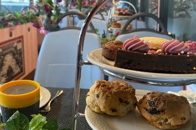 London Afternoon Tea Bus with Panoramic Tour - Westminster Abbey and the Weight of English History