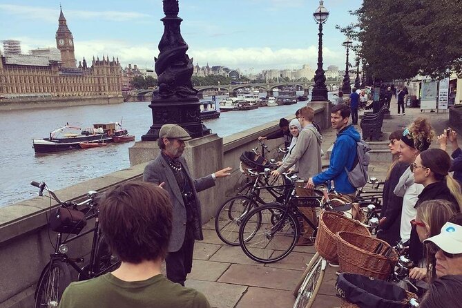 London Bike Tour: Landmarks, Secret Gems, Pub Stop & Street Art - Why this bike tour works in a city built for walking