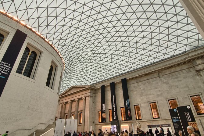 London: British Museum Audio Tour with Free Guaranteed Entry - How the audio guide works in practice
