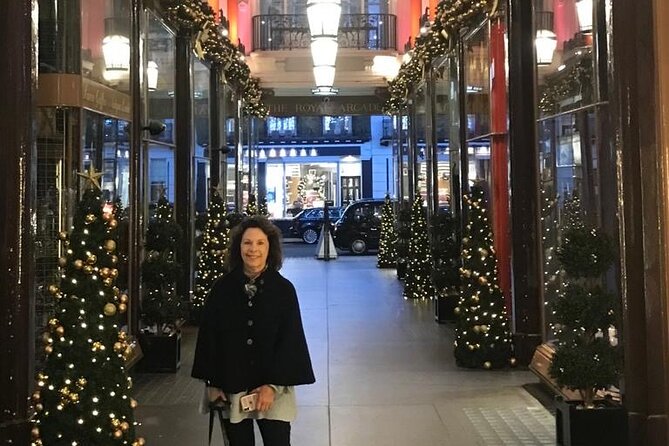 London Christmas Lights Private Tour by Traditional Black Cab - The Tower of London and the wider city circuit