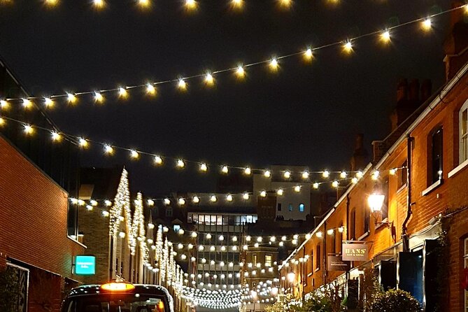 London Christmas Lights Private Tour by Traditional Black Cab - Traffic, comfort, and the six-person question