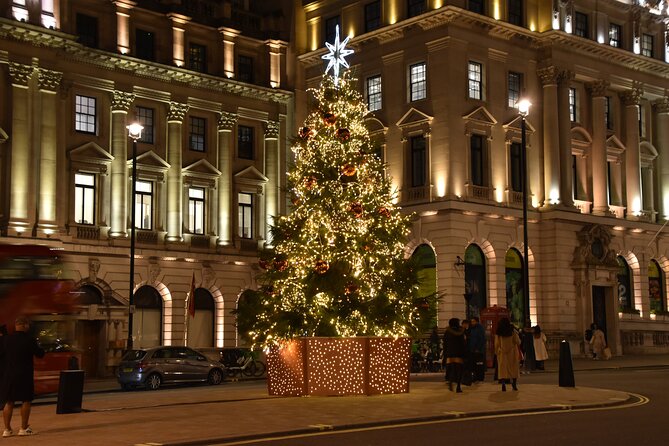 London Christmas Lights Private Walking Tour - Starting at Covent Garden with music and market stalls