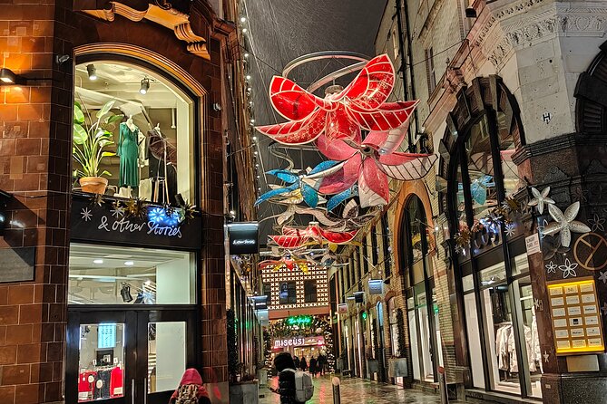 London Christmas Sparkle Private Walking Tour - Seven Dials and Covent Garden add the prettiest pause
