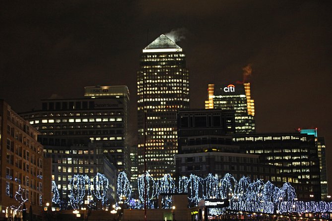 London Dinner Cruise on the Thames River - Music, dancing, and the onboard mood