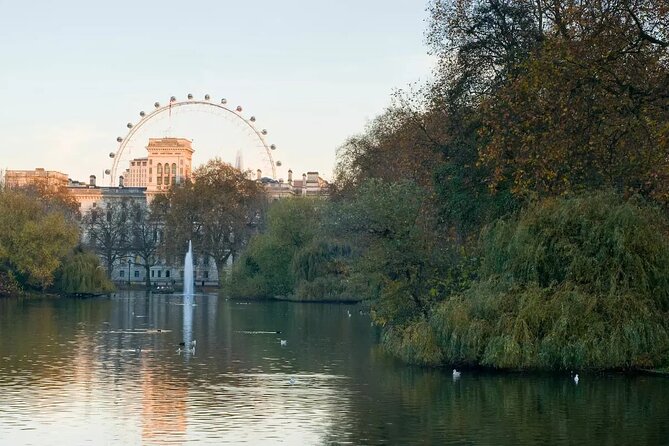 London Essential 2 hour introductory Walking Tour With a Londoner - Wildlife and monuments in St. James’s Park