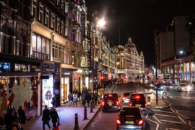 London Exclusive Christmas Lights Guided Tour by Black Cab - Oxford Street and Selfridges: London’s biggest Christmas opening act