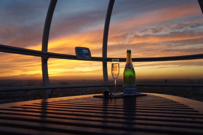 London Eye - Champagne Experience Ticket - Finding the London Eye and the VIP meeting point