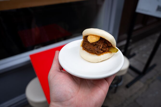 London Foodie Adventure:More than 10 dishes with Sherpa Food Tour - Ending at an independent Soho pub