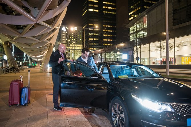 London Gatwick Airport Arrival Transfer (Airport to London Hotel) - The first 60 minutes after your flight