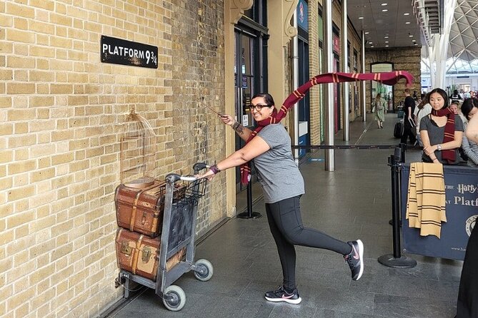 London: Harry Potter Walking Tour with Platform 9 3/4 - Trafalgar Square and Piccadilly Circus on screen
