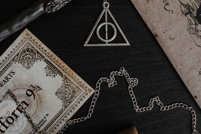 London: Harry Potter Walking Tour with Platform 9 3/4 - The Palace Theatre and Cursed Child