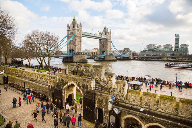 London In One Day Tour with River Cruise & London Eye Option - Guides, group size, and the human side