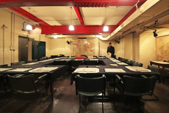 London in WW2 Walking Tour with Churchill War Rooms Visit - The guides make or break the experience