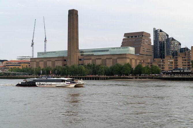 London: Naval College + Painted Hall + Uber Boat: One Way Trip - A simple way to plan the day