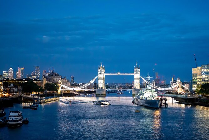 London Night Tour See the City Lights - Live commentary makes the bus more than a light show