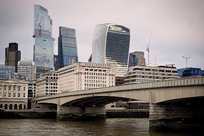 London Past & Present Backstreet Historical Tour - London Bridge and the stories beneath it