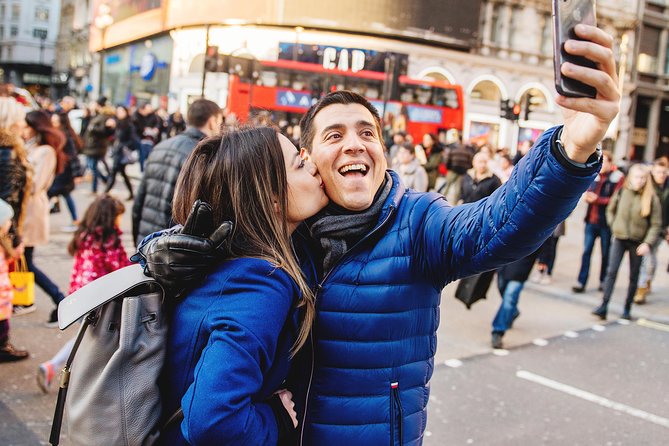 London photoshoot with Pro photographer. Prewedding/Individual/Family - St. Paul’s Cathedral brings classic London scale