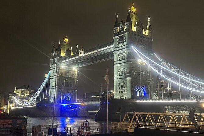 London Private Black Cab Night Tour with Hotel Pick Up - Meeting your guide at a central London hotel